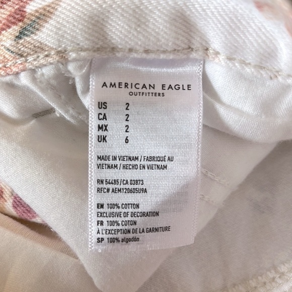 American Eagle Mom Short White Floral Jean Shorts - Picture 10 of 11